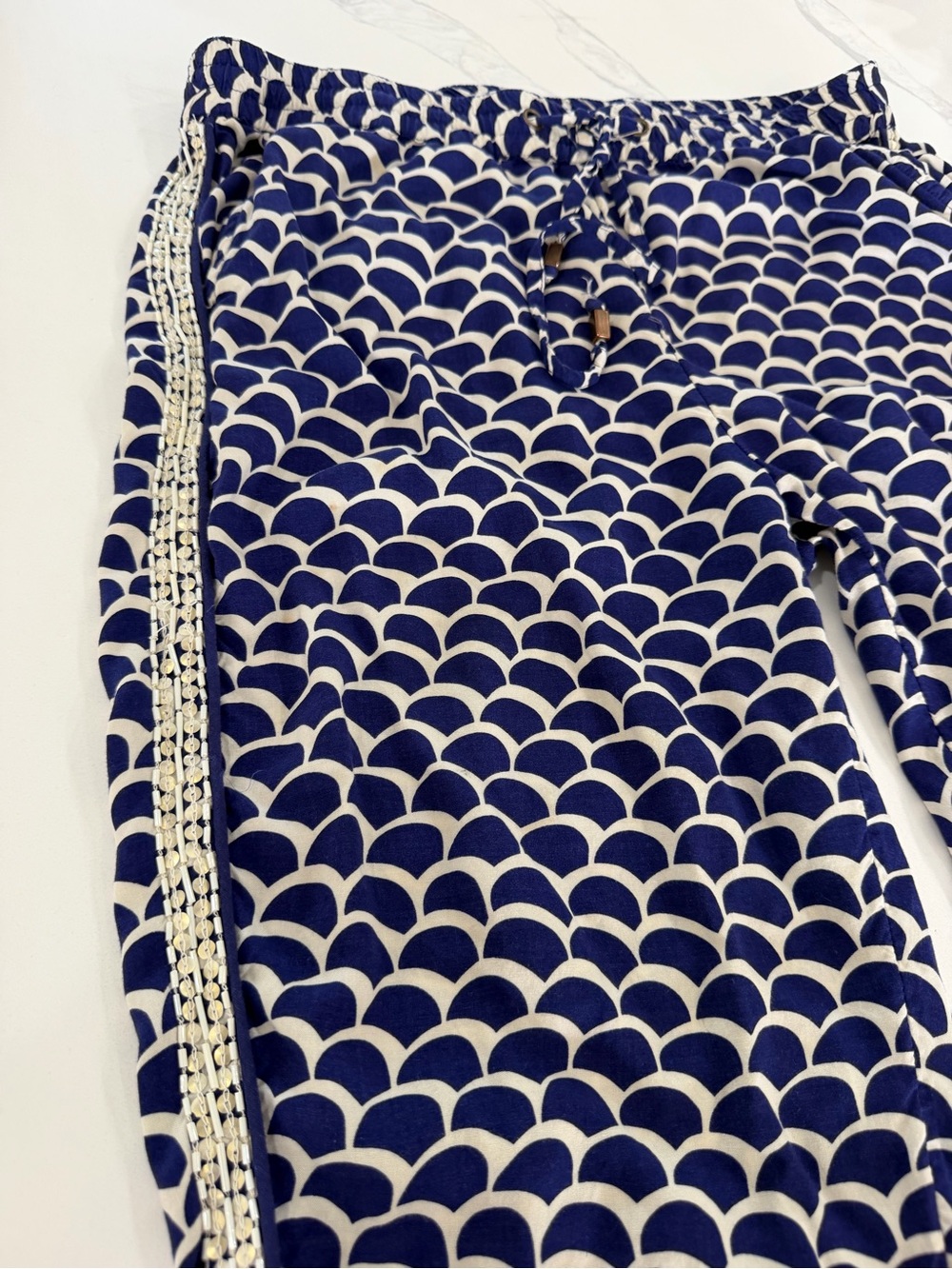 Anthropologie Beaded Scallop Print Cropped Jogger Pants Blue/White Size S - Picture 4 of 9